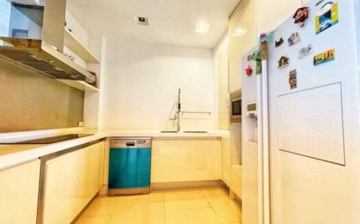 Large 2 Bedrooms Beachfront Condo for Sale and Rent