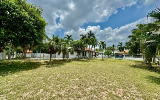 House with Private swimming pool for rent or sale