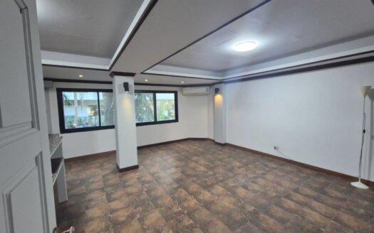 BEACHFRONT TOWNHOUSE